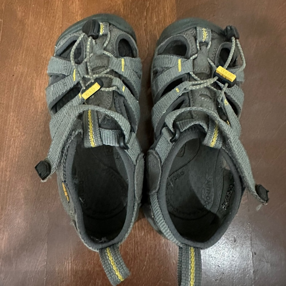 Keens - size 11, great used condition